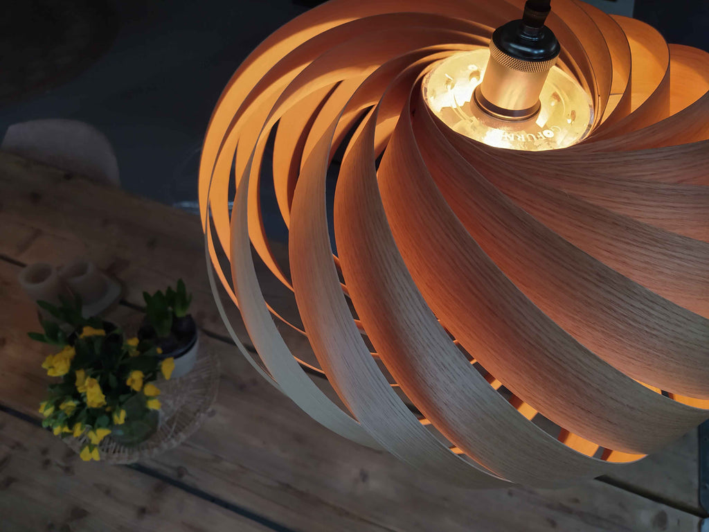Kollektion Quiescenta von oben, einzigartiges Design und spiralförmige Anbringung der Holzlamellen