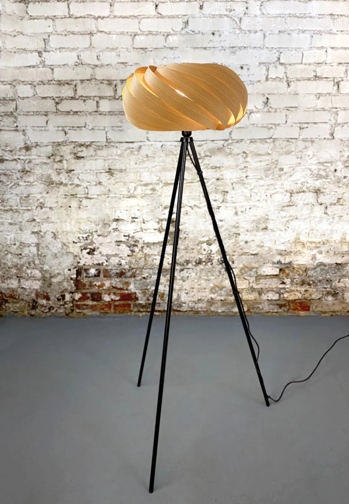 Floor lamp 'Quiescenta' made of oak Gofurnit