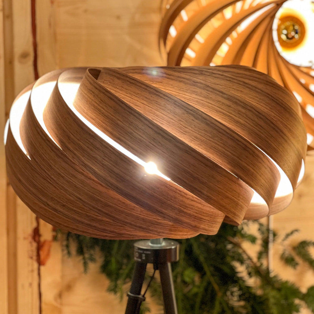 Floor lamp 'Quiescenta' made of walnut Gofurnit